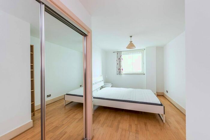 2 Bedroom Flat To Rent In St George Wharf, Vauxhall, London, SW8