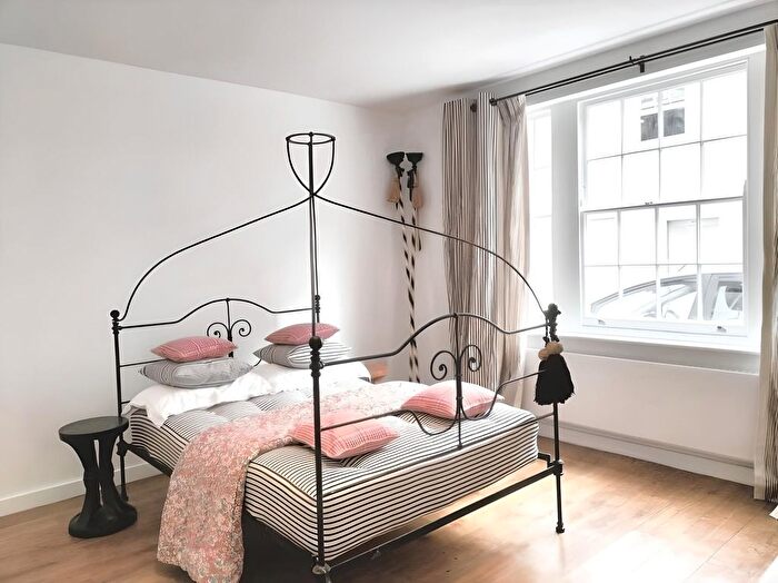 3 Bedroom Terraced House For Sale In Eccleston Mews, Belgravia, London, SW1X