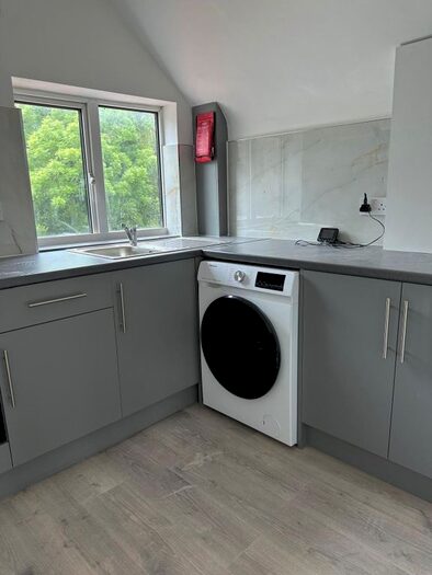 2 Bedroom Flat To Rent In Hounslow Road, Hanworth, Feltham, TW13