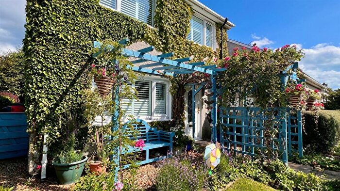 4 Bedroom Link Detached House For Sale In Harlech, LL46
