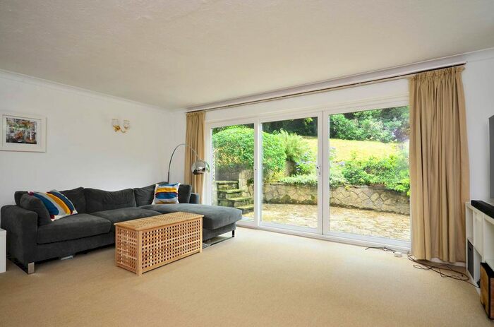 4 Bedroom Detached House To Rent In Pantiles Close, St Johns, Woking, GU21