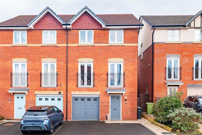 4 Bedroom Semi-Detached House For Sale In College Drive, Horwich, Bolton, BL6