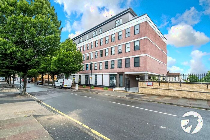 3 Bedroom Flat To Rent In The Grove, Gravesend, Kent, DA12
