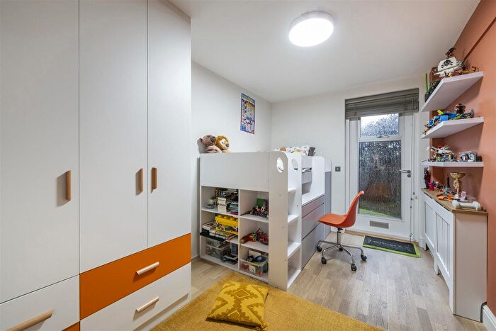 3 Bedroom Flat For Sale In Garden Apartment, Lyndhurst Gardens, Hampstead, NW3