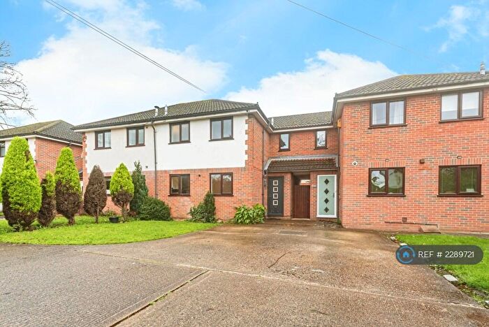 3 Bedroom Semi-Detached House To Rent In Thrale Mews, Reading, RG30