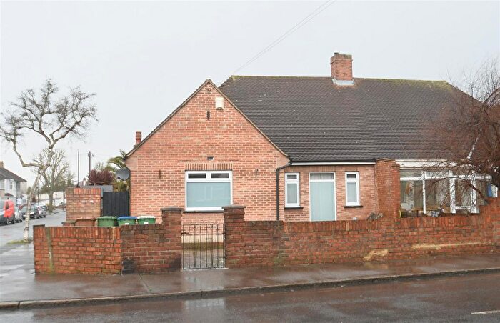 3 Bedroom Semi-Detached Bungalow To Rent In Pickford Lane, Bexleyheath, DA7