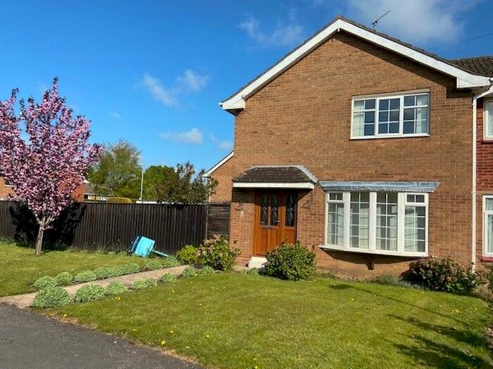 3 Bedroom Semi-Detached House To Rent In Chatsworth Drive, Louth, LN11