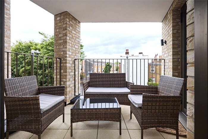3 Bedroom Flat To Rent In Station Road, London, SW19