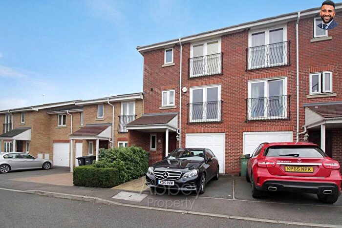 4 Bedroom Terraced House To Rent In Poppy Close, Wardown Park, LU3