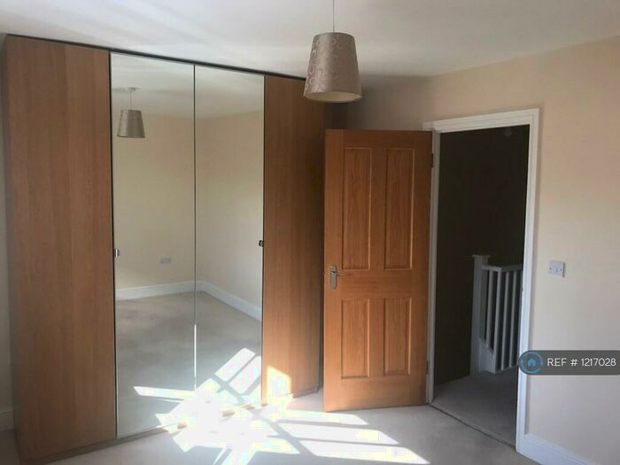 2 Bedroom Terraced House To Rent In West Street, Kent, ME17