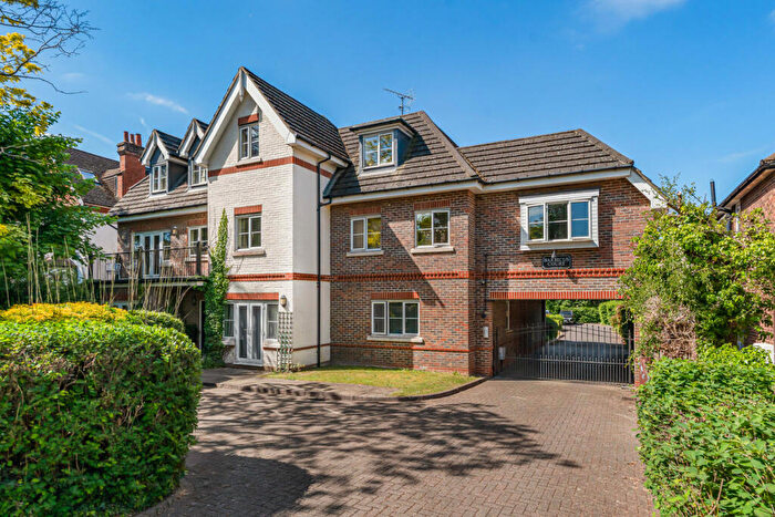 2 Bedroom Flat To Rent In Ray Park Avenue, Maidenhead, SL6