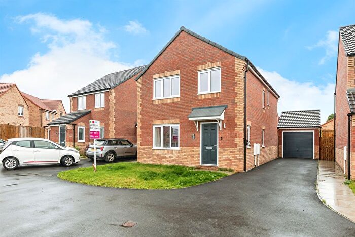 4 Bedroom Detached House For Sale In Oak Tree Close, Knottingley, WF11
