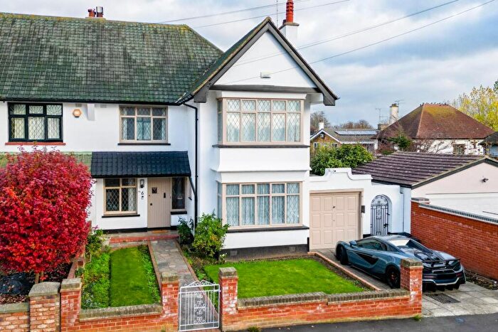 3 Bedroom Semi-Detached House For Sale In Arlington Road, Southend-On-Sea, SS2
