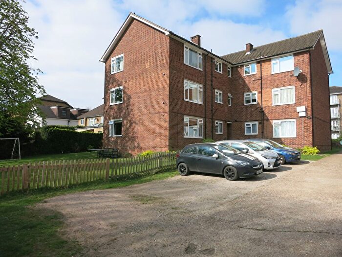 2 Bedroom Flat To Rent In Hook Road, Surbiton, KT6