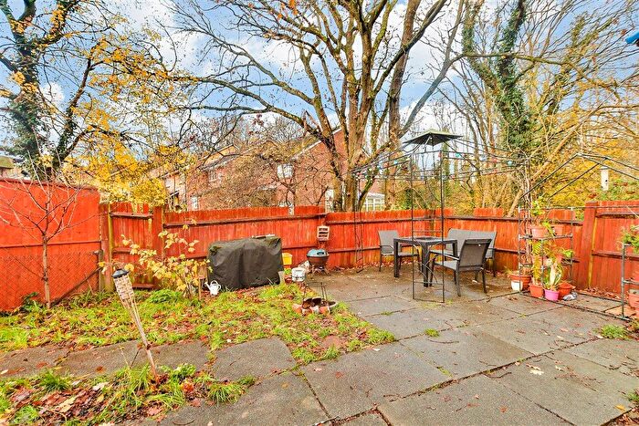 1 Bedroom Maisonette For Sale In Birkdale Drive, Ifield, Crawley, West Sussex, RH11