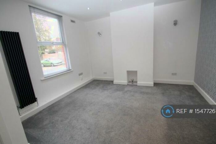 3 Bedroom End Of Terrace House To Rent In Cobden Street, Ashton-Under-Lyne, OL6