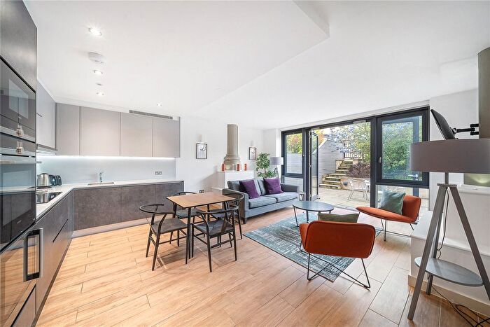 2 Bedroom Flat To Rent In St Georges Apartments, High Street, Brentford, TW8