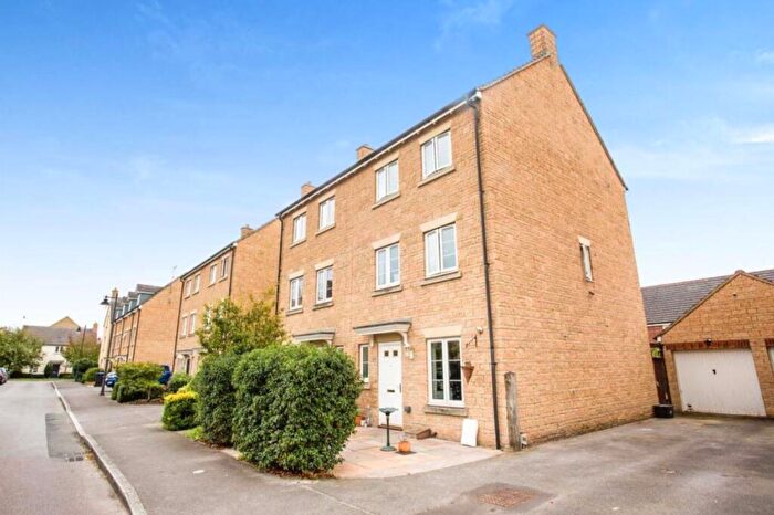 4 Bedroom Town House For Sale In Buzzard Road, Calne, SN11