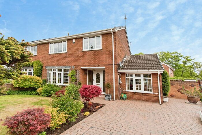 3 Bedroom Semi-Detached House For Sale In Weetworth Park, Castleford, WF10