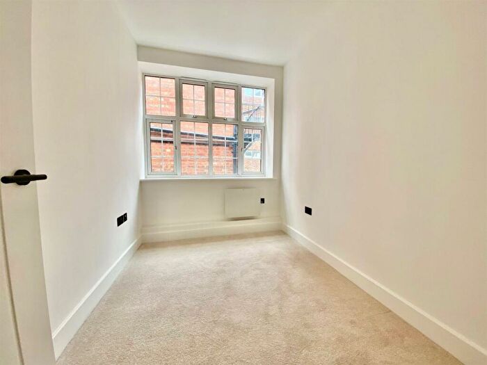 1 Bedroom Flat To Rent In Liverpool Road - Banks Passage, Worthing, BN11