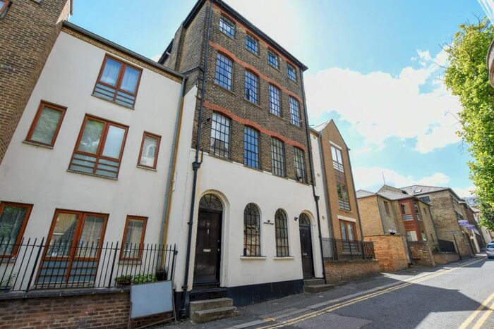 2 Bedroom Apartment To Rent In Princes Street, Gravesend, DA11