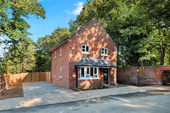 3 Bedroom Detached House For Sale In College Way, Weybridge, KT13