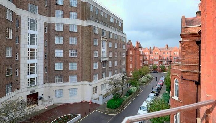 3 Bedroom Flat To Rent In Hamlet Gardens, London, W6