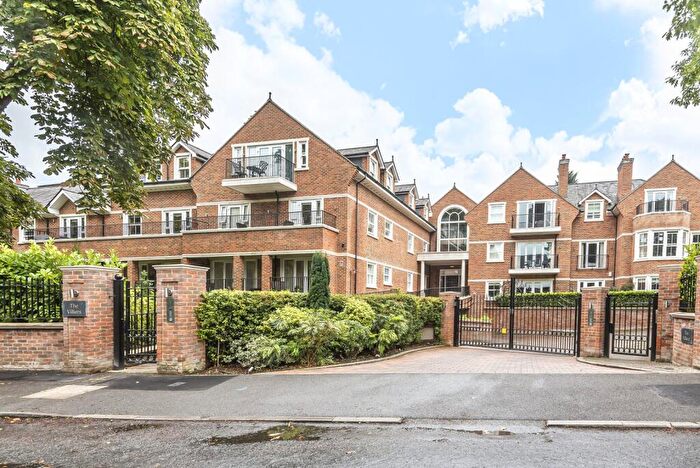 2 Bedroom Flat To Rent In Gower Road, Weybridge, Surrey, KT13