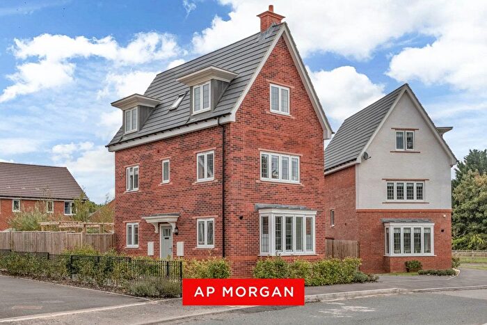 4 Bedroom Detached House For Sale In Mayors Drive, Alcester, Warwickshire, B49