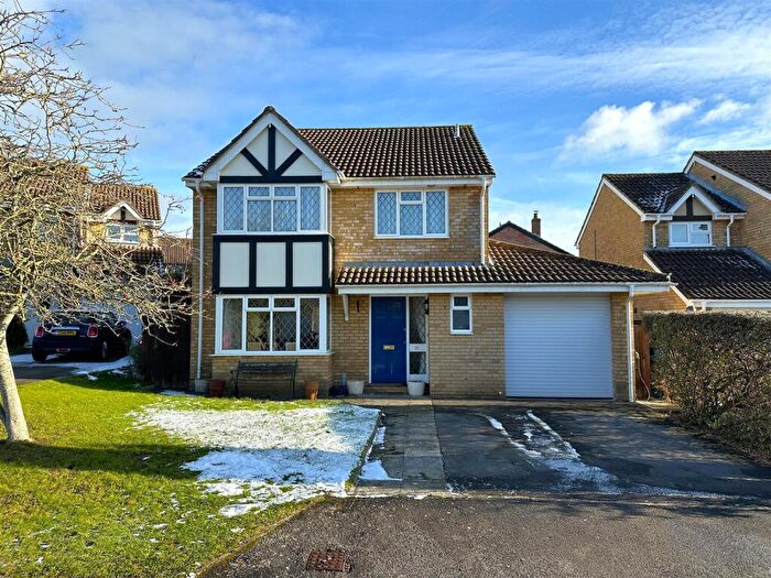 4 Bedroom Detached House For Sale In Knight Close, Chippenham, SN15