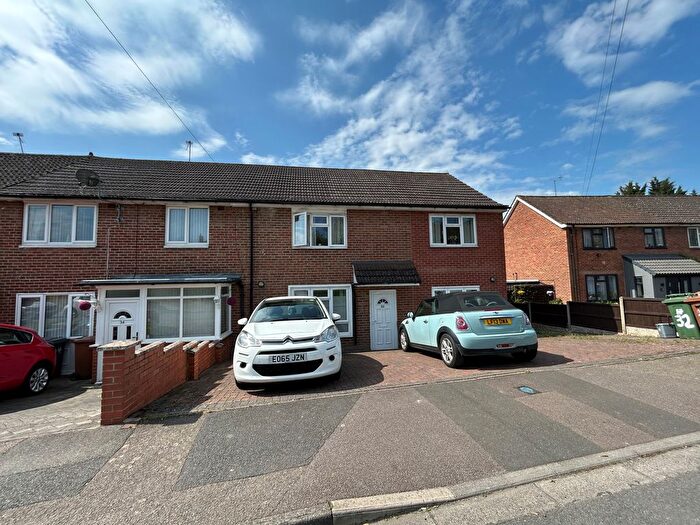 7 Bedroom End Of Terrace House To Rent In Coningsby Drive, Potters Bar, EN6