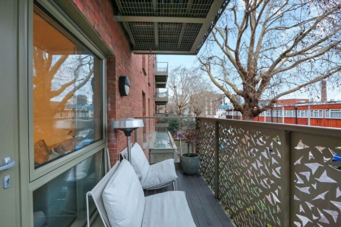 1 Bedroom Flat For Sale In Lomond Grove, London, SE5