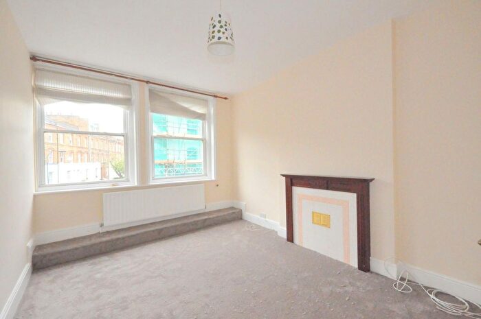 2 Bedroom Flat To Rent In Blythe Road, Kensington, London, W14
