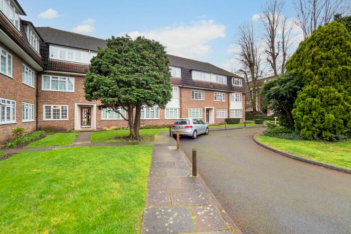 2 Bedroom Flat To Rent In London Road, Cheam, Sutton, SM3