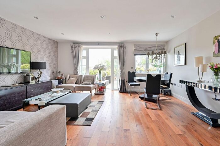2 Bedroom Flat For Sale In Bushey Gate, Sparrows Herne, Bushey, WD23