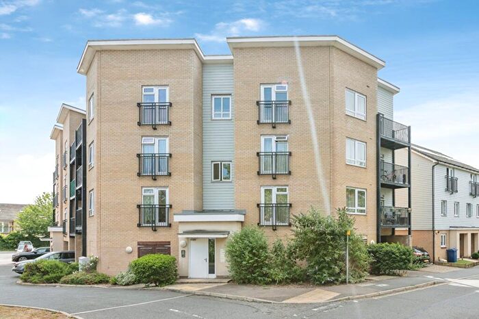 2 Bedroom Flat For Sale In The Chase, Grays, Essex, RM20