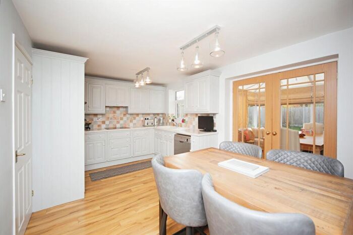 3 Bedroom Detached House For Sale In Northfield Close, Redditch, B98