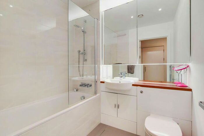 1 Bedroom Flat To Rent In Killick Way, Stepney, London, E1