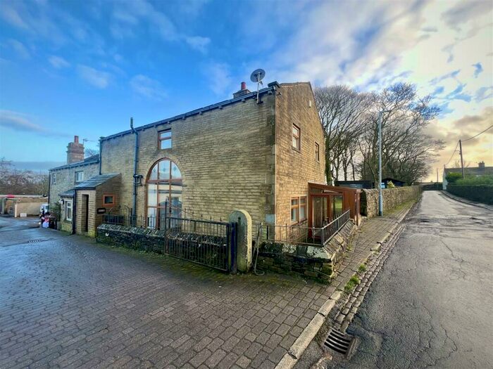 4 Bedroom Farm House To Rent In North Field Gate Barn, Northowram, HX3