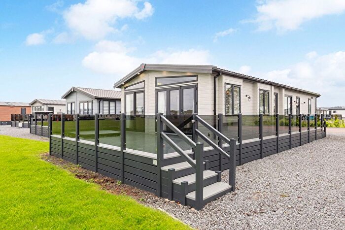 3 Bedroom Mobile/park Home For Sale In The Saltire Lodge, Cameron, St Andrews, KY16