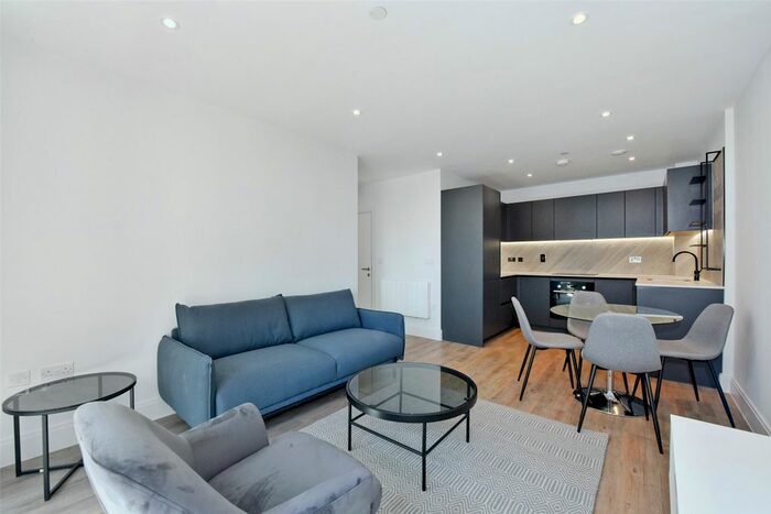 2 Bedroom Flat To Rent In Darjeeling House, Memorial Avenue, Slough, SL1