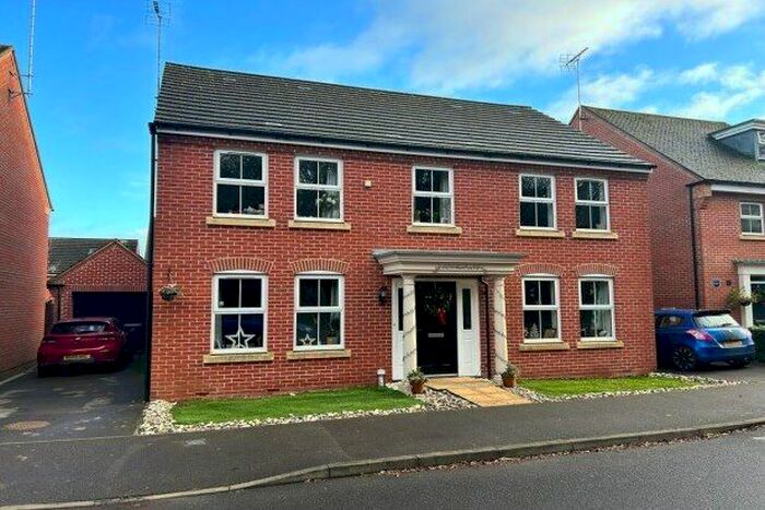 4 Bedroom Property To Rent In Chilworth Way, Hook, RG27