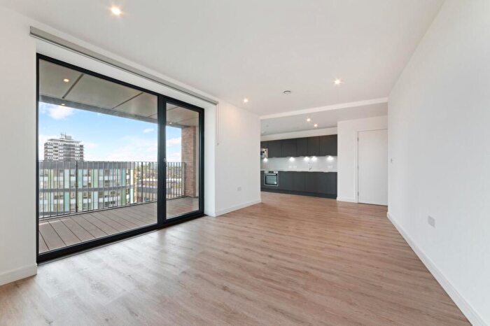 1 Bedroom Apartment To Rent In Plaistow Road, London, E13