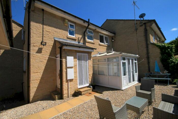 3 Bedroom Town House To Rent In Roundhead Fold, Apperley Bridge, Bradford, BD10