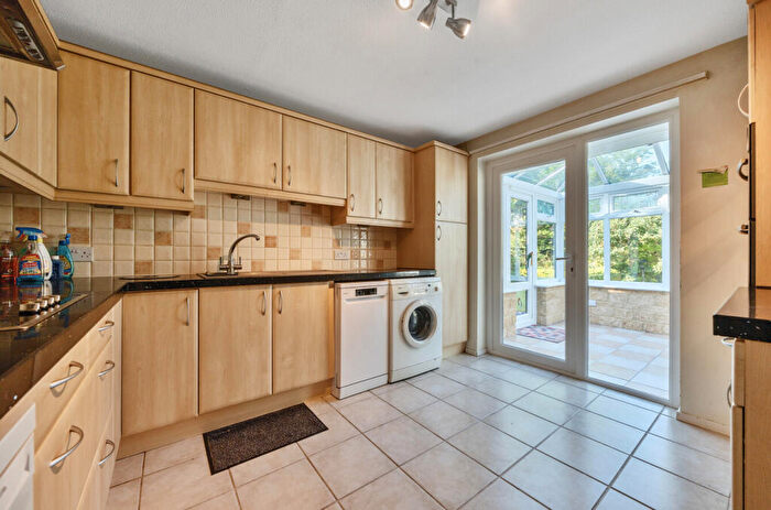 3 Bedroom Bungalow For Sale In Calais Dene, Bampton, Oxfordshire, OX18