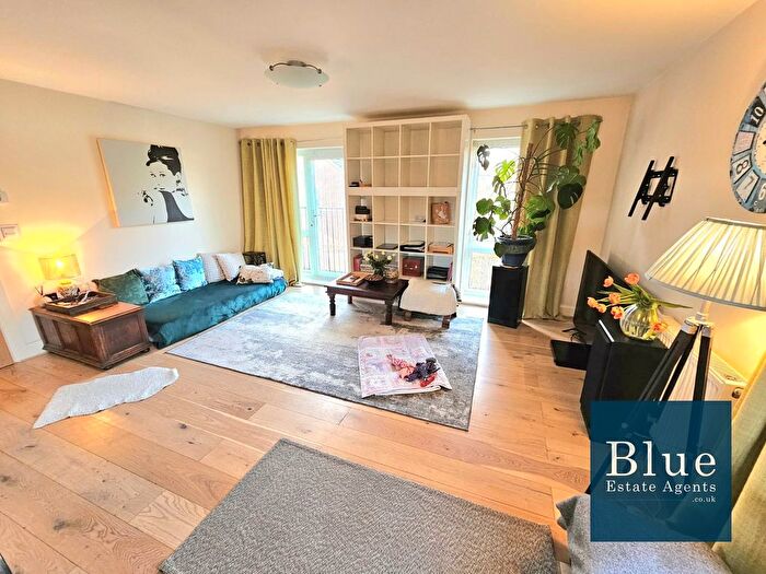 2 Bedroom Flat For Sale In Inverness Road, Hounslow, TW3