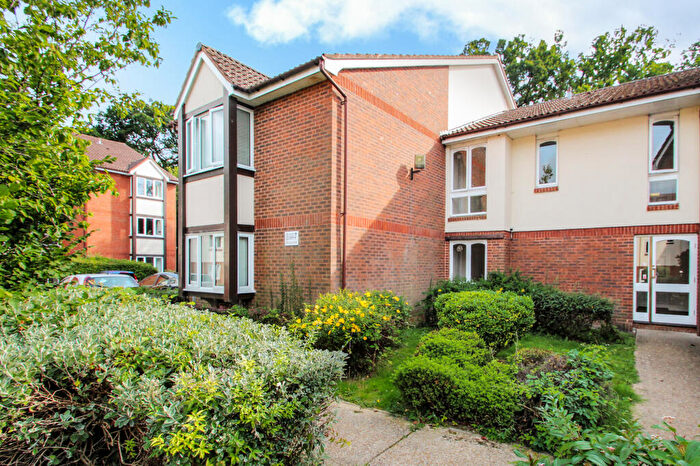 1 Bedroom Flat To Rent In Station Hill, Pound Hill, Crawley, RH10