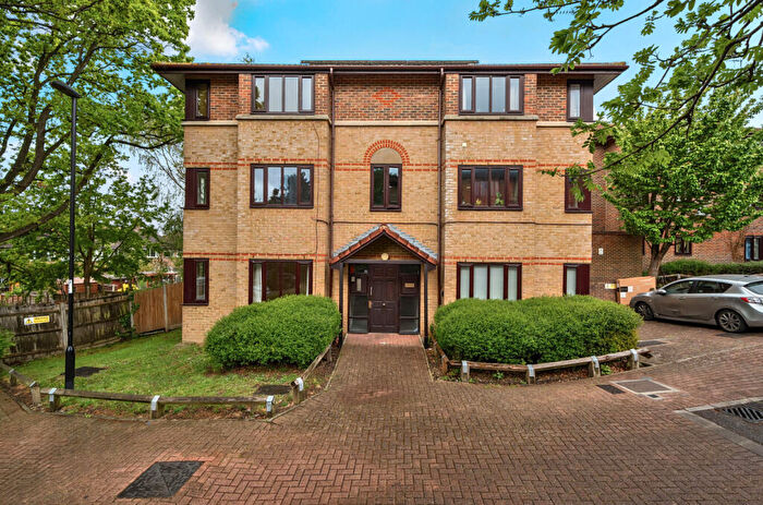 1 Bedroom Apartment For Sale In Maroons Way, London, SE6