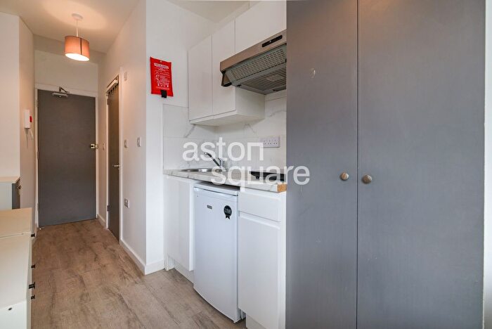 Studio To Rent In Bell Lane, London, NW4