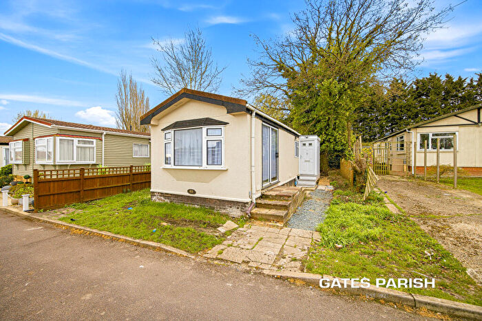 1 Bedroom Park Home For Sale In Cummings Hall Lane, Noak Hill, Romford, RM3